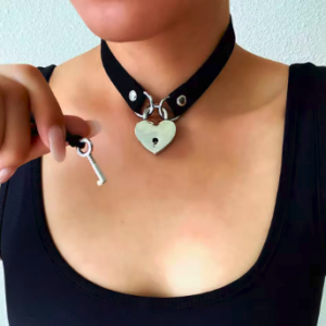 Choker negro con candado de corazón y llave 🖤🔐✨