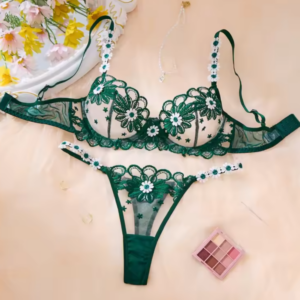 Conjunto lencería verde bordado floral 🌼 Elegancia sensual con toque romántico Talla Mediana
