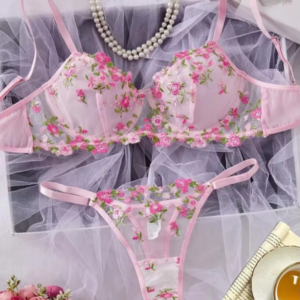 Conjunto lencería rosa bordado floral 💗 Dulzura sensual con elegancia romántica Talla S